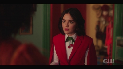 katy_keene_s01e01_1080p_web_h264-xlf_0465.jpg