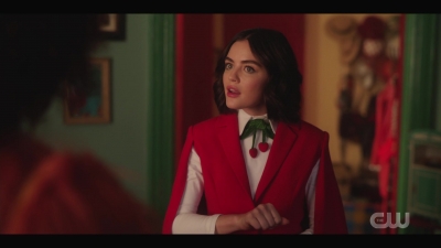 katy_keene_s01e01_1080p_web_h264-xlf_0466.jpg