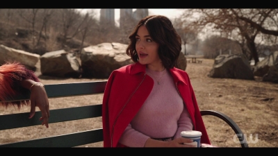 katy_keene_s01e01_1080p_web_h264-xlf_0538.jpg
