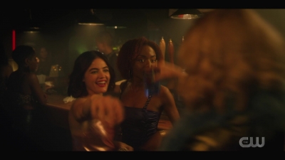 katy_keene_s01e01_1080p_web_h264-xlf_0547.jpg