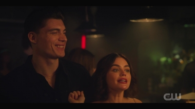 katy_keene_s01e01_1080p_web_h264-xlf_0599.jpg