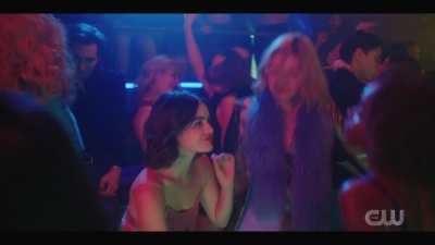 katy_keene_s01e01_1080p_web_h264-xlf_0626.jpg