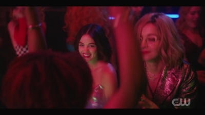 katy_keene_s01e01_1080p_web_h264-xlf_0630.jpg