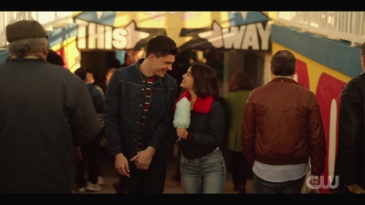 katy_keene_s01e01_1080p_web_h264-xlf_0718.jpg