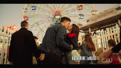 katy_keene_s01e01_1080p_web_h264-xlf_0728.jpg