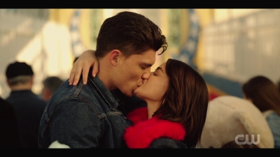 katy_keene_s01e01_1080p_web_h264-xlf_0730.jpg