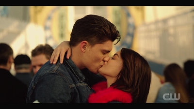 katy_keene_s01e01_1080p_web_h264-xlf_0731.jpg