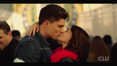 katy_keene_s01e01_1080p_web_h264-xlf_0732.jpg