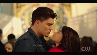 katy_keene_s01e01_1080p_web_h264-xlf_0733.jpg