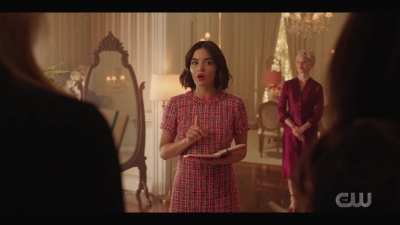 katy_keene_s01e01_1080p_web_h264-xlf_0771.jpg