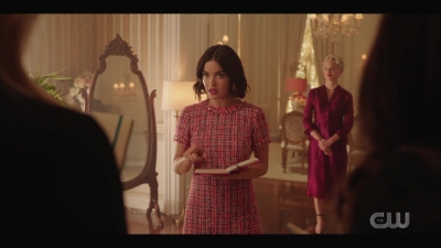 katy_keene_s01e01_1080p_web_h264-xlf_0772.jpg