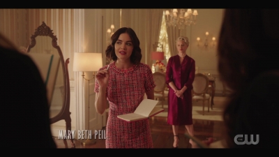 katy_keene_s01e01_1080p_web_h264-xlf_0776.jpg