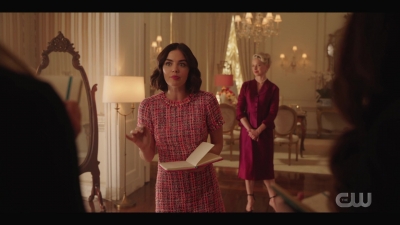 katy_keene_s01e01_1080p_web_h264-xlf_0778.jpg