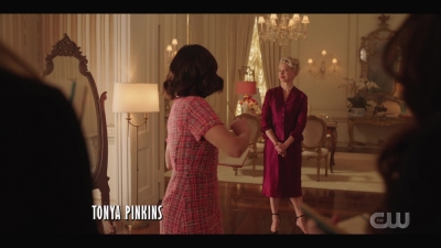 katy_keene_s01e01_1080p_web_h264-xlf_0781.jpg