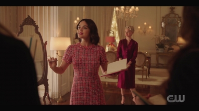 katy_keene_s01e01_1080p_web_h264-xlf_0782.jpg