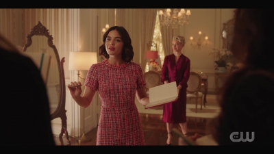katy_keene_s01e01_1080p_web_h264-xlf_0783.jpg