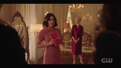 katy_keene_s01e01_1080p_web_h264-xlf_0788.jpg