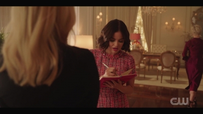katy_keene_s01e01_1080p_web_h264-xlf_0793.jpg