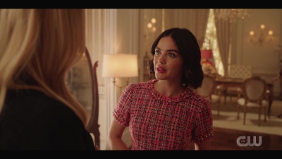 katy_keene_s01e01_1080p_web_h264-xlf_0800.jpg