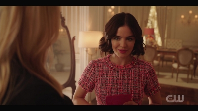 katy_keene_s01e01_1080p_web_h264-xlf_0805.jpg