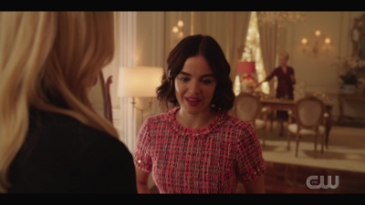 katy_keene_s01e01_1080p_web_h264-xlf_0813.jpg