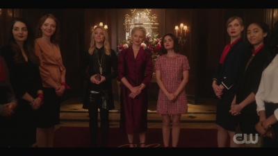 katy_keene_s01e01_1080p_web_h264-xlf_1009.jpg