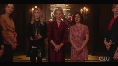 katy_keene_s01e01_1080p_web_h264-xlf_1018.jpg