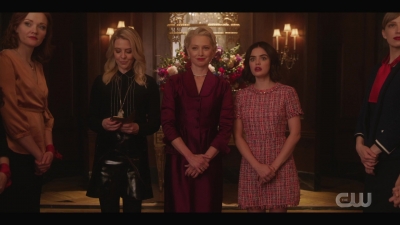 katy_keene_s01e01_1080p_web_h264-xlf_1019.jpg
