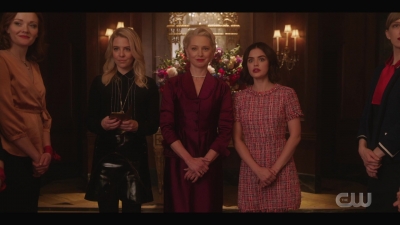 katy_keene_s01e01_1080p_web_h264-xlf_1020.jpg