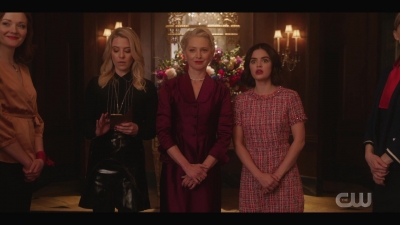 katy_keene_s01e01_1080p_web_h264-xlf_1022.jpg