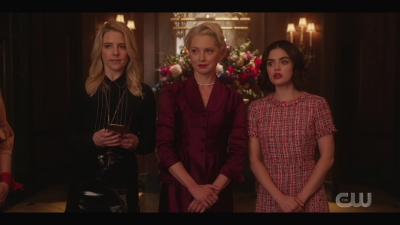 katy_keene_s01e01_1080p_web_h264-xlf_1029.jpg