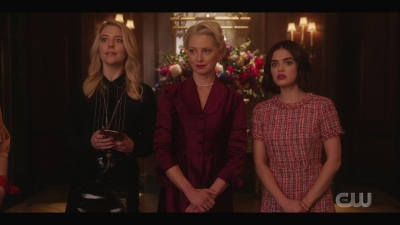 katy_keene_s01e01_1080p_web_h264-xlf_1030.jpg