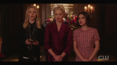 katy_keene_s01e01_1080p_web_h264-xlf_1031.jpg