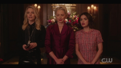 katy_keene_s01e01_1080p_web_h264-xlf_1032.jpg