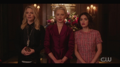 katy_keene_s01e01_1080p_web_h264-xlf_1033.jpg