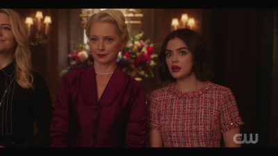 katy_keene_s01e01_1080p_web_h264-xlf_1044.jpg