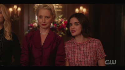 katy_keene_s01e01_1080p_web_h264-xlf_1045.jpg