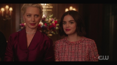 katy_keene_s01e01_1080p_web_h264-xlf_1048.jpg