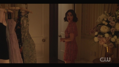 katy_keene_s01e01_1080p_web_h264-xlf_1082.jpg