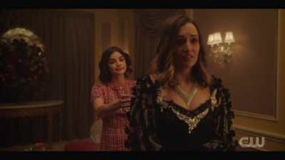 katy_keene_s01e01_1080p_web_h264-xlf_1117.jpg
