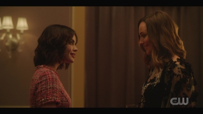katy_keene_s01e01_1080p_web_h264-xlf_1145.jpg