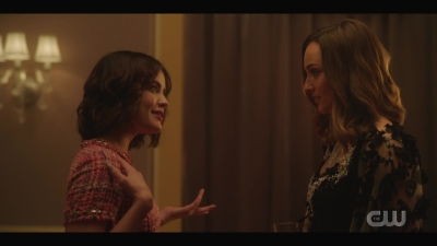 katy_keene_s01e01_1080p_web_h264-xlf_1147.jpg