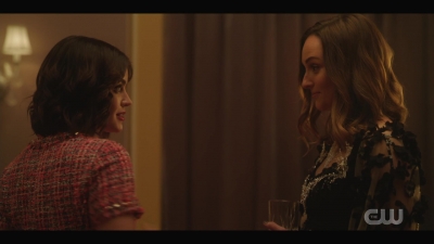 katy_keene_s01e01_1080p_web_h264-xlf_1154.jpg
