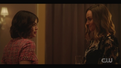 katy_keene_s01e01_1080p_web_h264-xlf_1155.jpg