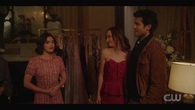 katy_keene_s01e01_1080p_web_h264-xlf_1187.jpg