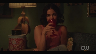 katy_keene_s01e01_1080p_web_h264-xlf_1213.jpg