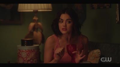 katy_keene_s01e01_1080p_web_h264-xlf_1226.jpg