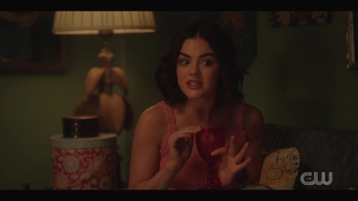 katy_keene_s01e01_1080p_web_h264-xlf_1227.jpg