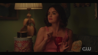 katy_keene_s01e01_1080p_web_h264-xlf_1228.jpg