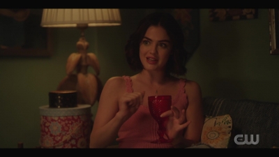 katy_keene_s01e01_1080p_web_h264-xlf_1229.jpg